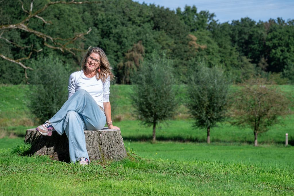 Mirjam, NEI therapeut en oprichter van NEI Praktijk Vederlicht in het buitengebied van Hattem